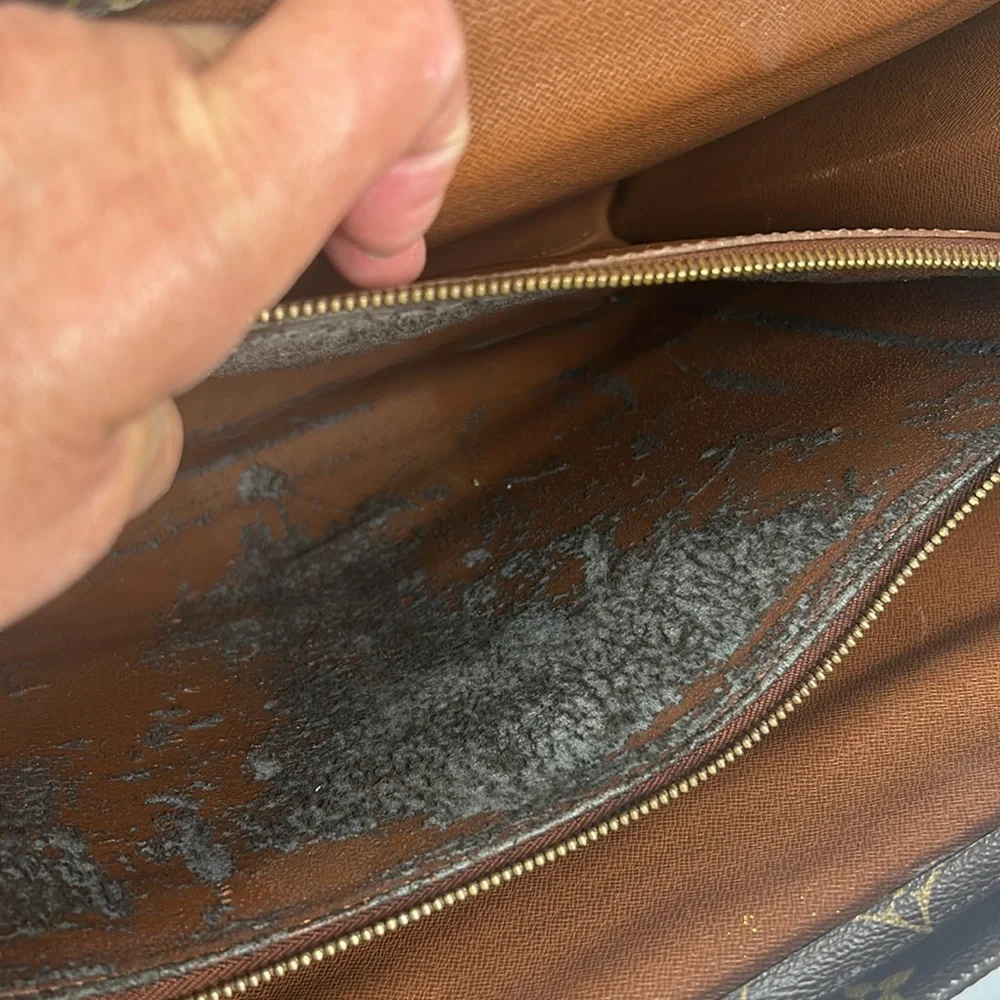 Louis Vuitton Serviette Conseiller Monogram Brown